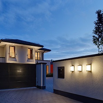 Impact-resistant wall shielded two sides Bega