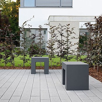 Stool symmetrical wide Bega